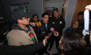 Autoridades asisten a familias afectadas por incendio en la Chacarita