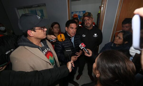 Autoridades asisten a familias afectadas por incendio en la Chacarita