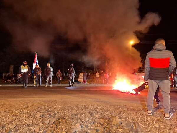 Manifestación en Emboscada:pobladores exigen más líneas de transporte público - Nacionales - ABC Color