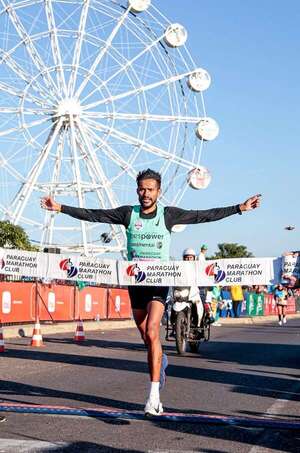 Derlis Ayala y Fátima Romero, reyes de la Maratón Internacional de Asunción - Polideportivo - ABC Color