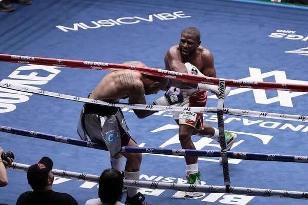 Boxeo: Floyd Mayweather triunfa en la pelea de exhibición - Polideportivo - ABC Color