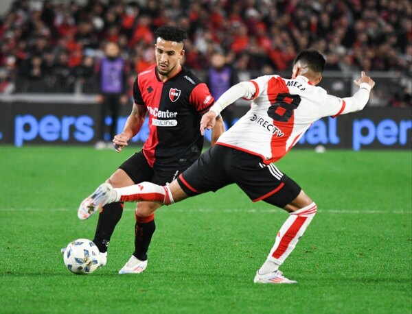 Versus / El River de Bareiro y Gallardo no puede con el Newell's más paraguayo