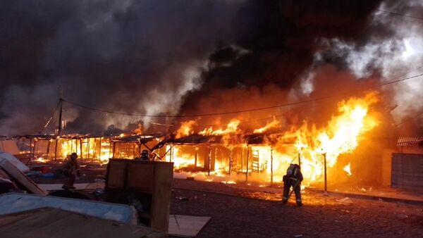 Cerca de 40 viviendas afectadas por incendio en un refugio de la Chacarita - trece
