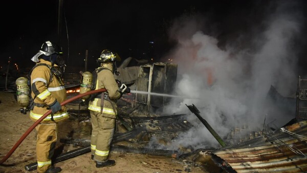 “El panorama acá es un desastre”, afirman tras el incendio de casas en zona de la Costanera