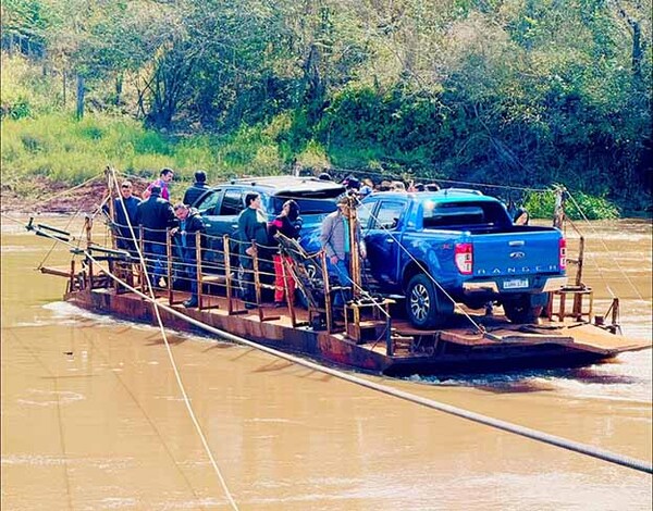 Pobladores del Km. 24 Monday se reúnen con gobernador para exigir construcción de puente | DIARIO PRIMERA PLANA