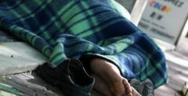 Hombre de 59 años muere por hipotermia en la vía pública - Noticiero Paraguay
