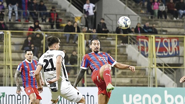 ¿Jugar al fútbol? “Jugar al vóley”