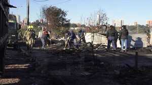 Tras el incendio en la Chacarita, damnificados prefieren quedarse en la zona - ADN Digital
