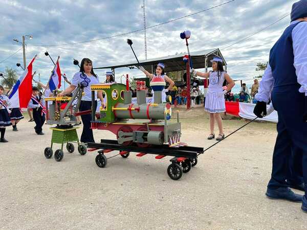 Puerto Casado, Alto Paraguay, celebró su 135° aniversario con desfile estudiantil - .::Agencia IP::.