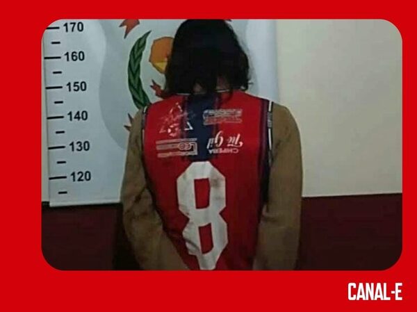 CLAVÓ EN SUS TESTICULOS A SU HERMANO