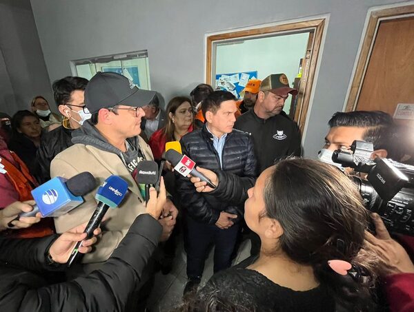 Municipalidad de Asunción promete reubicar a afectados por incendio en Ricardo Brugada · Radio Monumental 1080 AM
