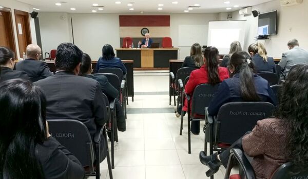 Cnel. Oviedo: Dictaron módulo VII del Diplomado Civil y Comercial