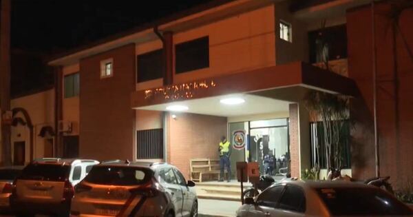 La Nación / Un oficial de policía fue víctima de un asalto y resultó herido