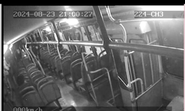 (VIDEO)¡De terror!: Delincuentes atacaron a pasajeros de un bus y los pelaron