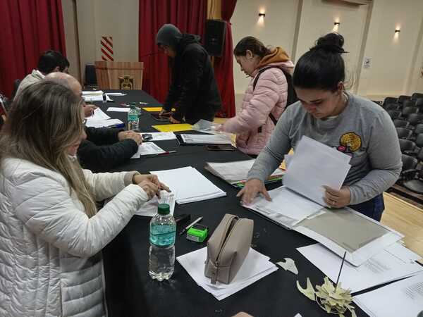 Yacyretá recepciona documentación de becarios para segundo desembolso