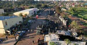 La Nación / Gobierno analizó alternativas para afectados por incendio en la zona de la Chacarita
