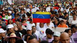 Ex cancilleres aseguran que aval del Supremo a reelección de Maduro "no tiene validez"