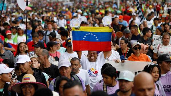 Ex cancilleres aseguran que aval del Supremo a reelección de Maduro "no tiene validez"