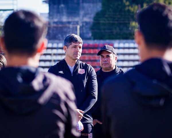 Héctor “Matador” Núñez asume en el “Rayadito” - Fútbol de Ascenso de Paraguay - ABC Color
