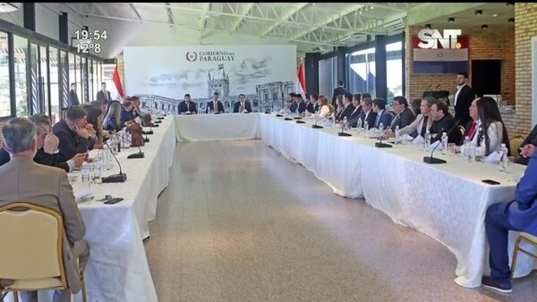 Diputados de HC se reunieron con Santiago Peña - SNT