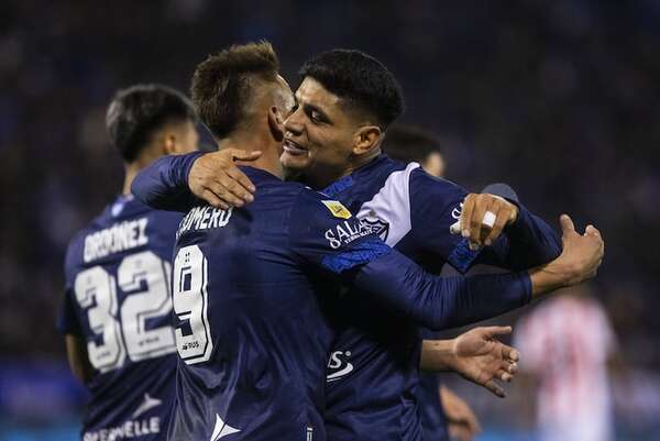 Vélez aplasta a Barracas y alcanza la cima en la Liga argentina - Fútbol Internacional - ABC Color