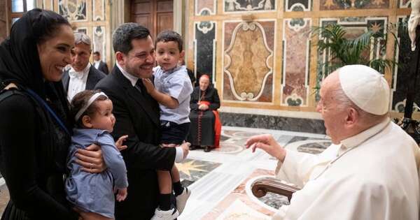 La Nación / Latorre destaca bendición del papa a los niños del Paraguay
