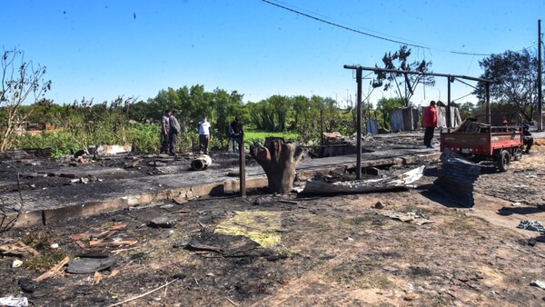 Quema de cables sería la causa del incendio que consumió 40 casas