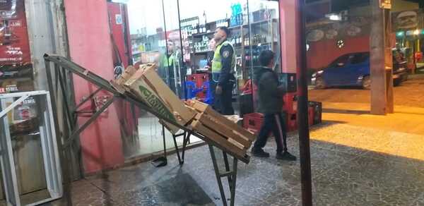 Roban celulares en asalto a despensa en Encarnación