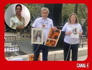 PADRES DE SOL CHÁVEZ SE ENCADENAN EXIGIENDO JUSTICIA