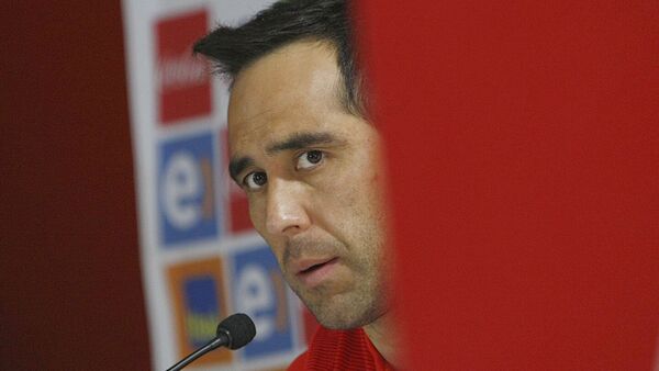 Claudio Bravo cuelga los guantes con 41 años