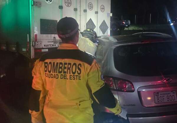 Triple choque deja a un conductor en grave estado - ABC en el Este - ABC Color