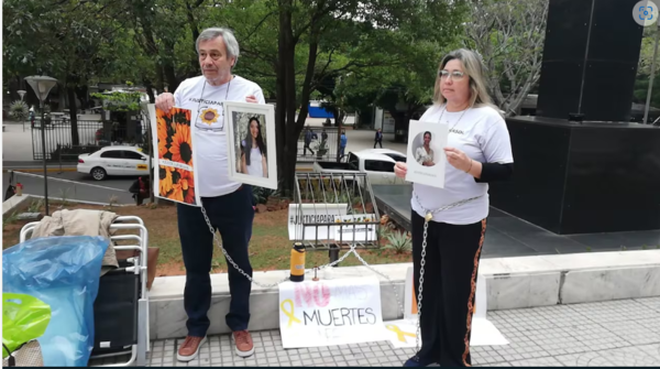 Familia de Sol Chávez se encadena por condena pererî para odontóloga y química