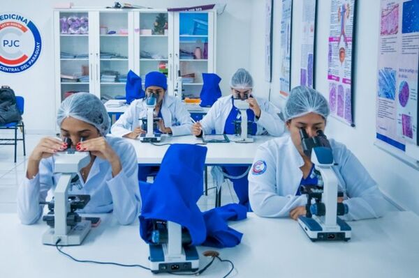 Medicina en la UCP: calidad en la enseñanza y bajo costo son los mayores atractivos