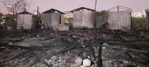 Reconstruirán viviendas destruidas por el incendio en la Chacarita - Megacadena - Diario Digital