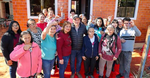 Diario HOY | Entregan 61 viviendas en Central