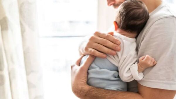 Otro que pilla que no es su hijo y que igual debe pagar prestación