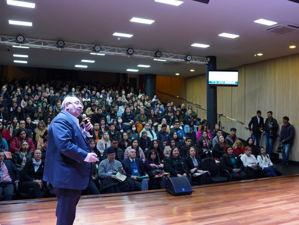 Con gran participación se realizó el X Encuentro de Investigadores y XIIl Encuentro de Tesistas en la UNAE