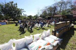 Guayaybí: productores de banana y piña reciben implementos agrícolas y fertilizantes - Nacionales - ABC Color