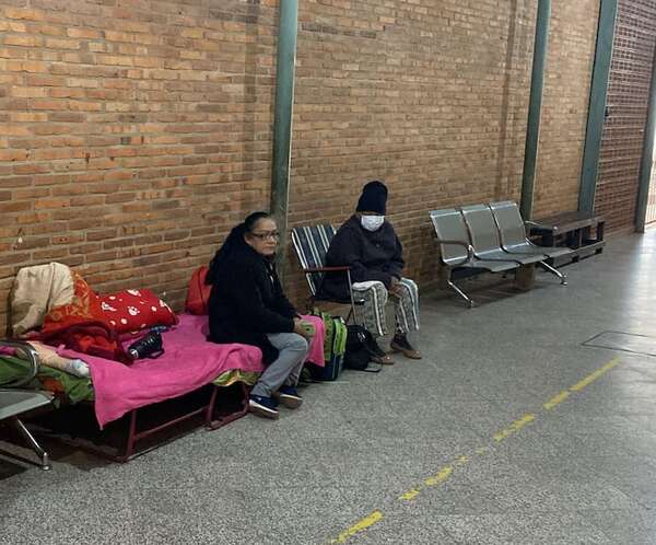 Salud cero: “Ndaipori mba’eve ñande hospitalpe”, asegura madre de internada en terapia - Nacionales - ABC Color