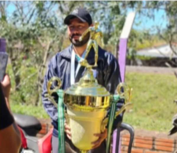 (VIDEO)Pa´i pelotero salió campeón con su club y levantó la copa