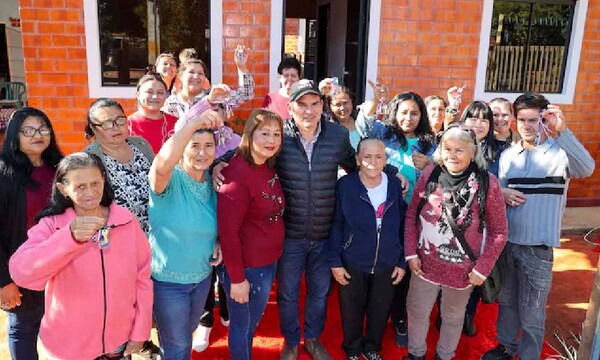 Entregan 61 viviendas en Central – Prensa 5