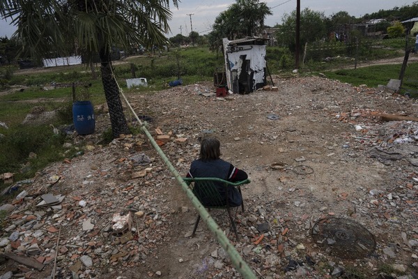 Fotógrafo ganador del Pulitzer retrata la vida de los asentamientos paraguayos para campaña de TECHO - El Independiente