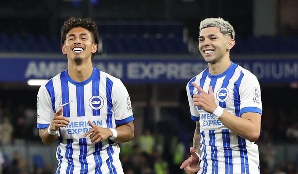 Versus / Brighton avanza en la Carabao Cup con un estelar Julio Enciso