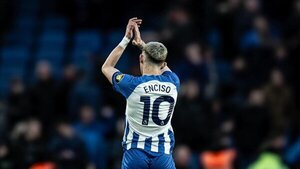 Julio Enciso brilla en la Carabao Cup con una asistencia de lujo