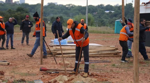 Familias afectadas por incendio en la Chacarita rechazan refugios temporales