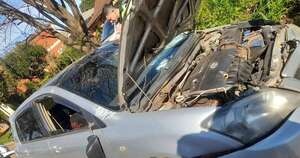 La Nación / Conductor ebrio chocó contra una parada de bus, fue detenido e intentó incendiar comisaría