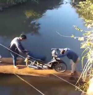 Itakyry: comunidades aisladas tras derrumbe de puente ocurrido hace seis meses - ABC en el Este - ABC Color