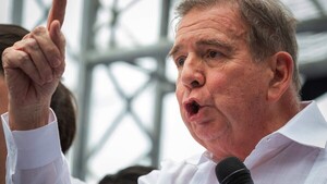 Oposición denuncia acoso judicial contra candidato González Urrutia