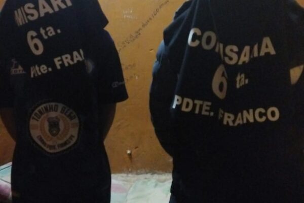 Atrapan a jóvenes que intentaron huir de control policial