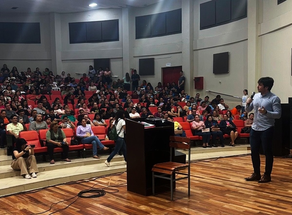 Jóvenes comparten experiencia sobre control de uso de Fonacide con docentes - La Clave